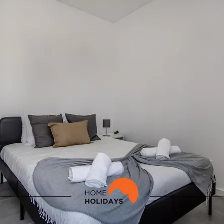 #163 Dr José Silva 17 By Holidays *